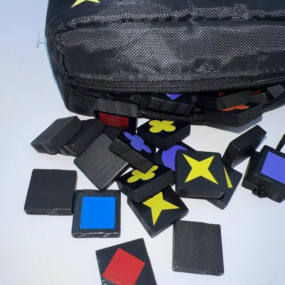 Qwirkle Game‎ Travel Edition~Canvas Zip Bag Matching Colored Wooden Tile
